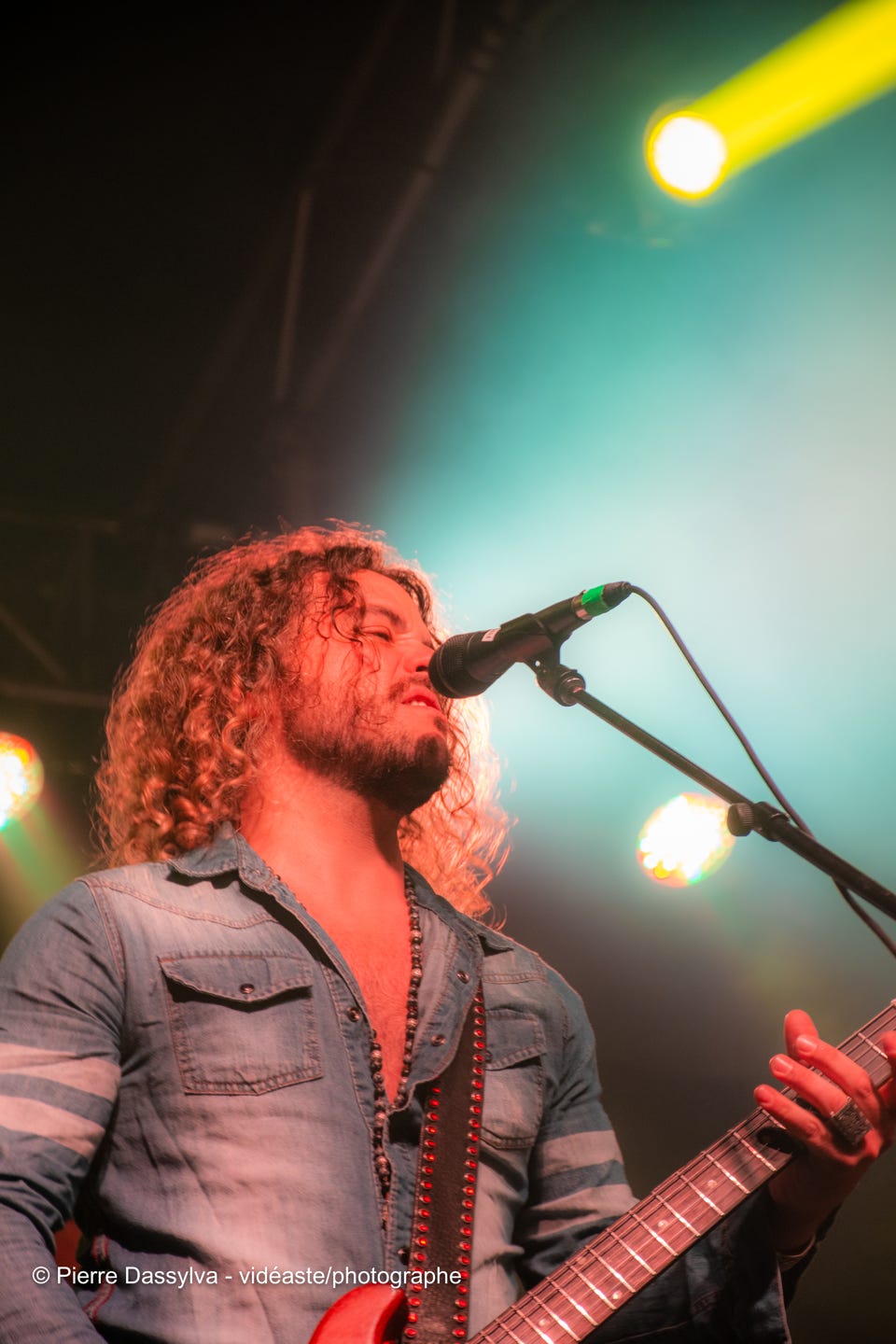 photo, guitare, photographie, artiste, spectacle,artistphtoto.ca, vidéo, scène, Martin Deschamps, chanteur, groupe, musiciens, piano